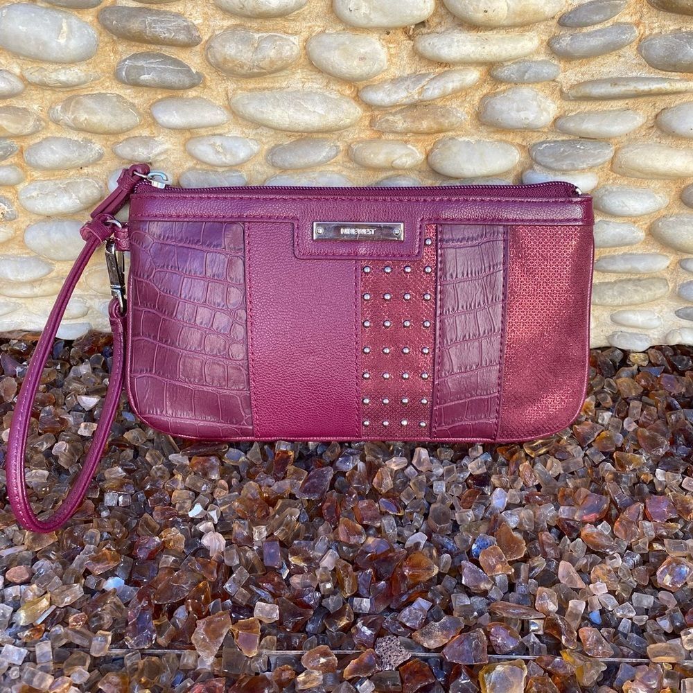 NWT New Nine West Wine Vegan Leather Croc & Studded Wristlet Bag. Fits a phone.